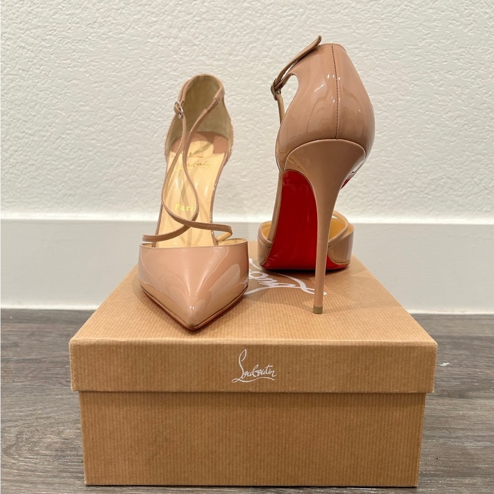 Christian Louboutin Nude 40 1/2